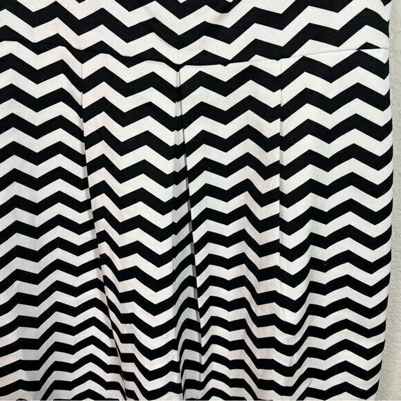 White House Black Market Black & White Stripped Sleeveless A-Line Dress Size‎ 4 - Picture 3 of 9